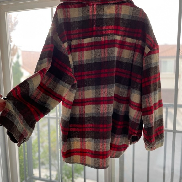 Dressed in LALA shacket - Picture 3 of 3